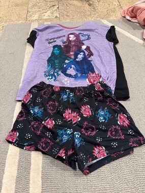 Disney Girls Purple and Black Descendants Pajama Set